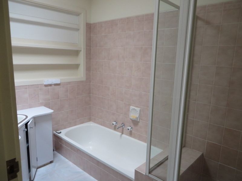 2 Guildford Avenue, Springvale VIC 3171