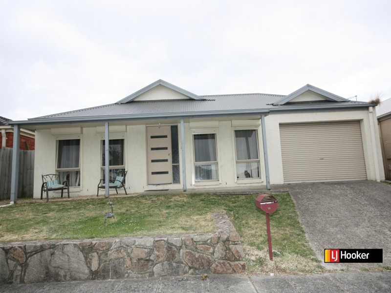 16 HANRAHAN WYND, Lynbrook VIC 3975