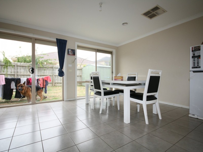 16 HANRAHAN WYND, Lynbrook VIC 3975