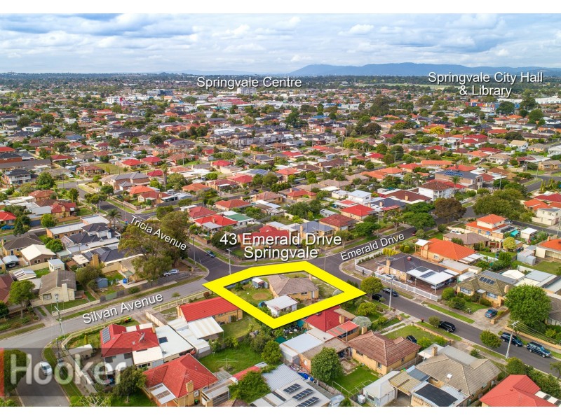 43 Emerald Dr, Springvale VIC 3171