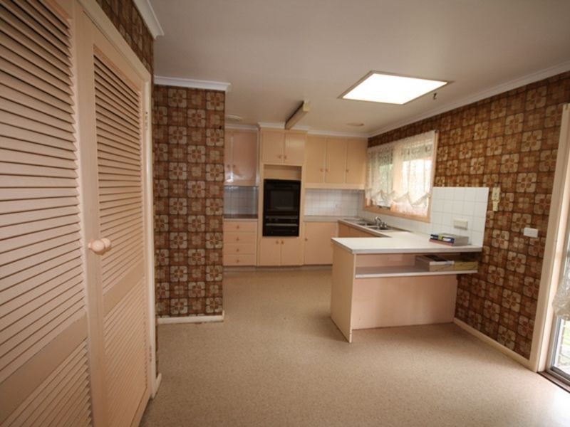 27 Finisterre Drive, Keysborough VIC 3173