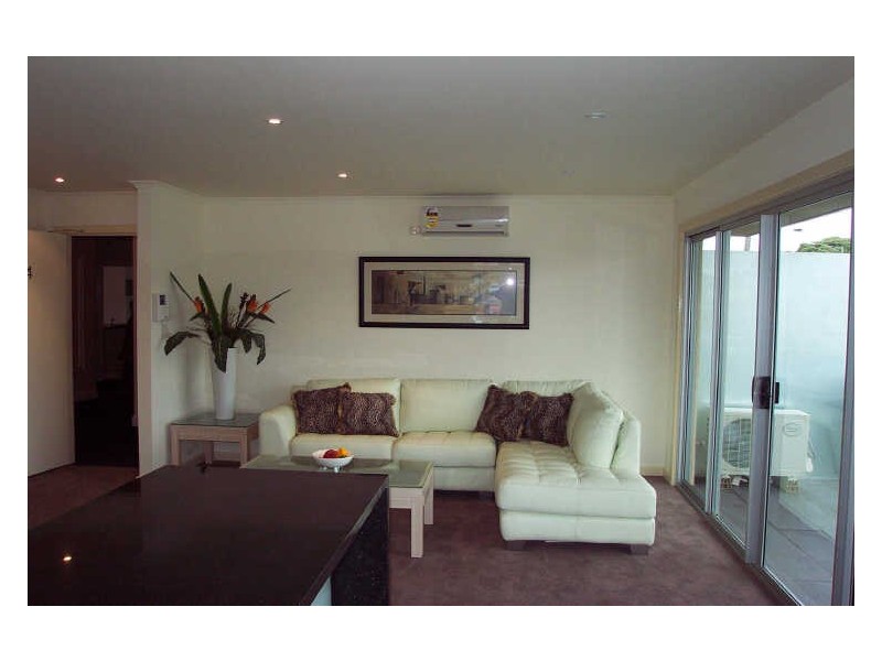 10/8 St James Avenue, Springvale VIC 3171