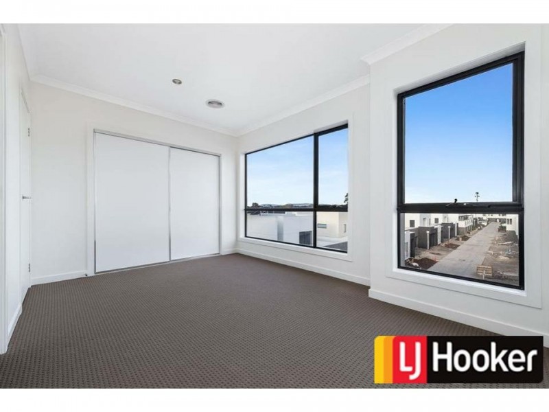 32a VIEW RD, Springvale VIC 3171