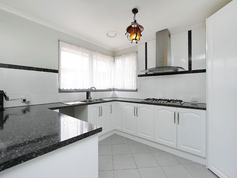 2 Leanne Crescent, Keysborough VIC 3173