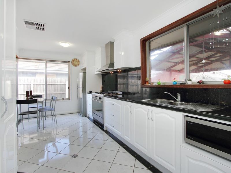 2 Coolibah Place, Keysborough VIC 3173