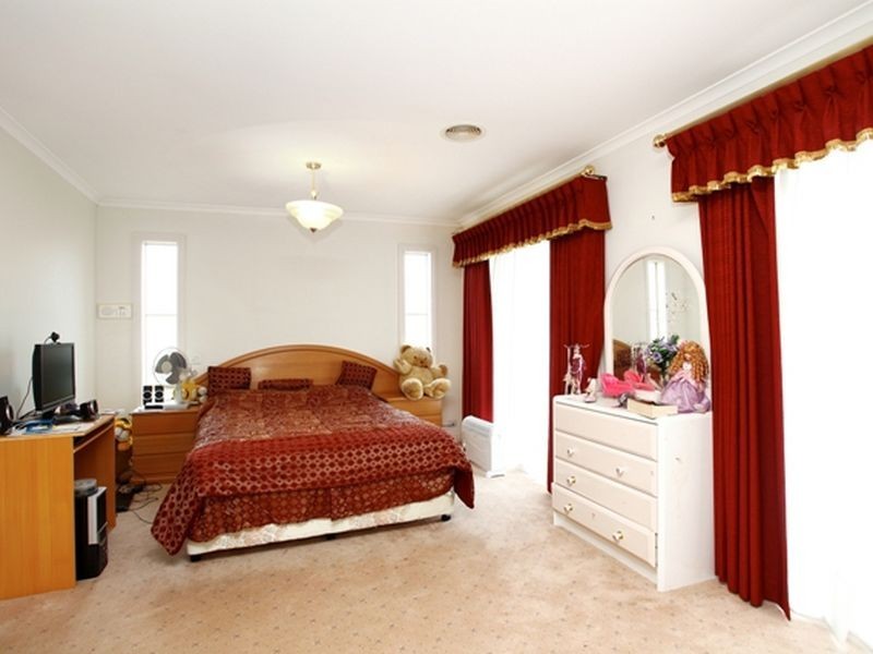 18 Emmerson Street, Keysborough VIC 3173