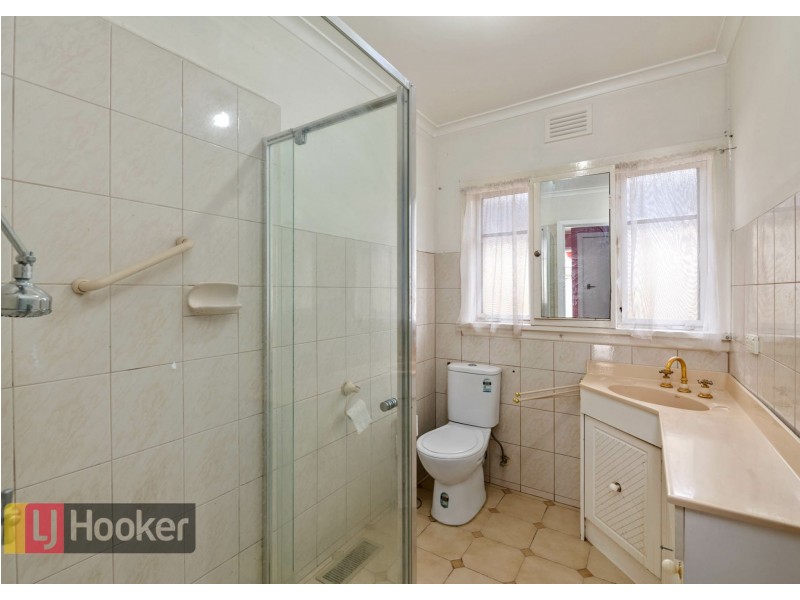 13 Parkmore rd, Keysborough VIC 3173