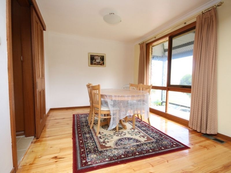 16 Showjump Crescent, Endeavour Hills VIC 3802