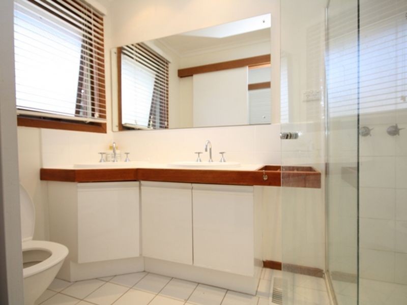 16 Showjump Crescent, Endeavour Hills VIC 3802