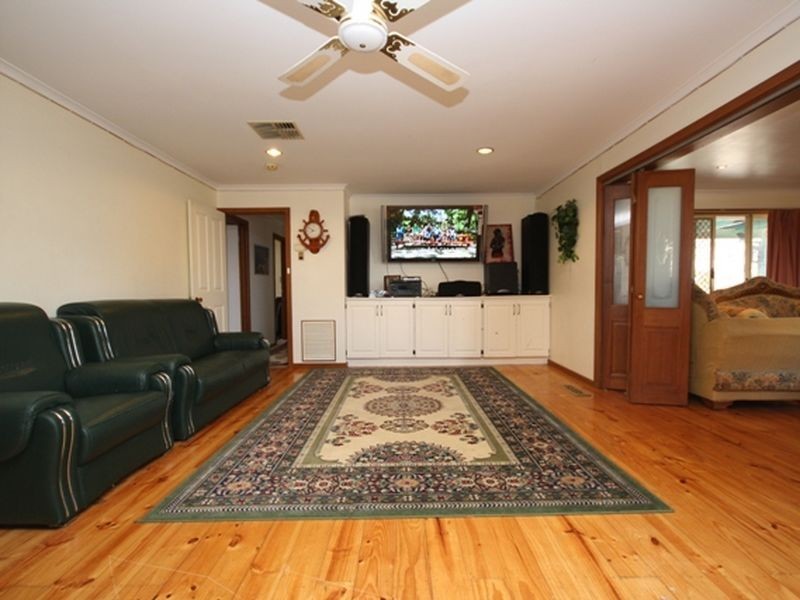 16 Showjump Crescent, Endeavour Hills VIC 3802