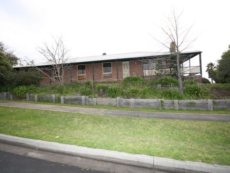 16 Showjump Crescent, Endeavour Hills VIC 3802