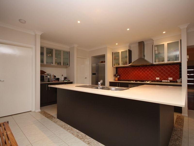 6 Greenside Crescent, Keysborough VIC 3173