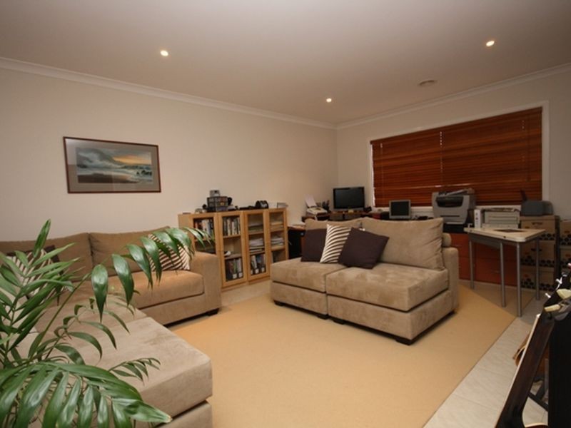 6 Greenside Crescent, Keysborough VIC 3173