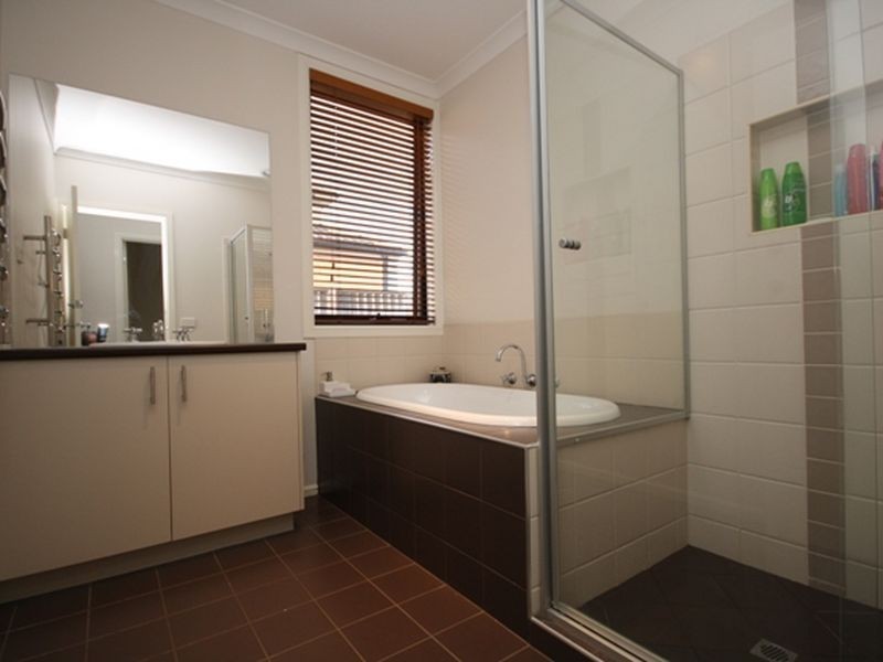 6 Greenside Crescent, Keysborough VIC 3173