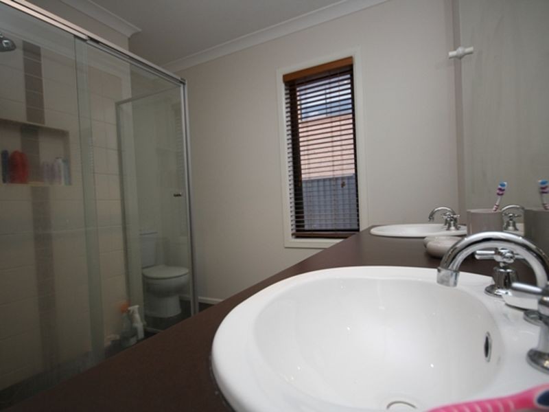 6 Greenside Crescent, Keysborough VIC 3173