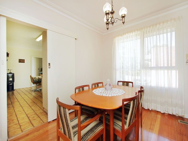 24 Medoro Grove, Mulgrave VIC 3170