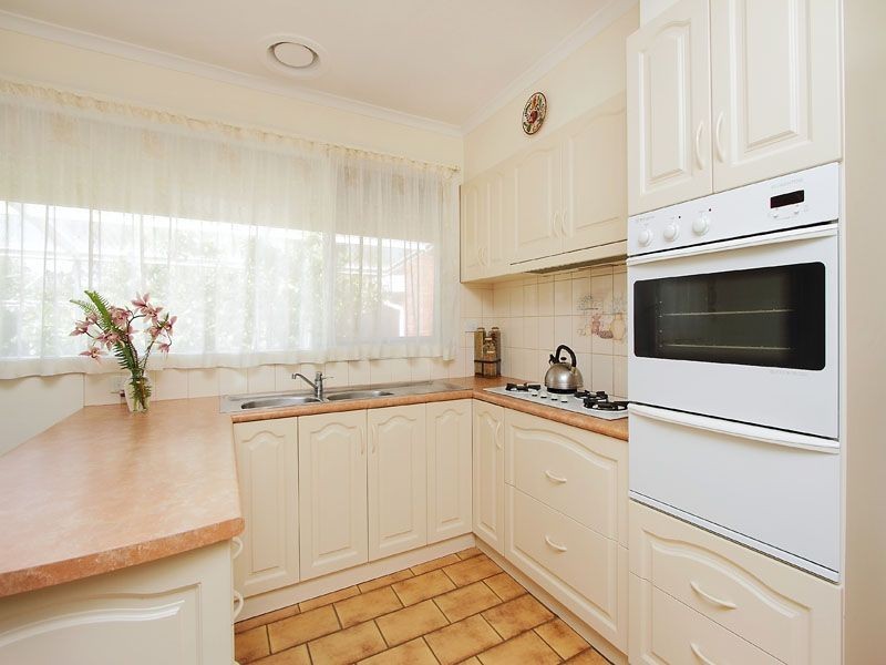 24 Medoro Grove, Mulgrave VIC 3170