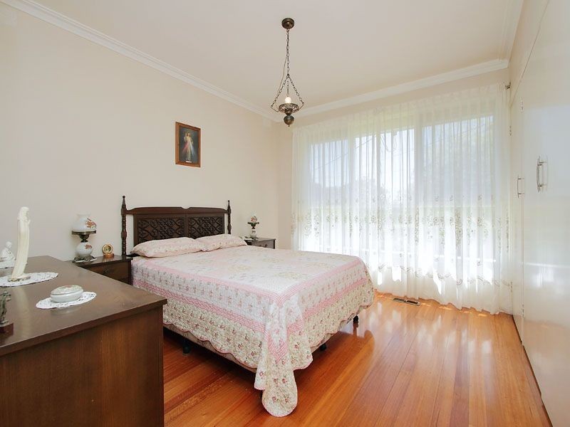 24 Medoro Grove, Mulgrave VIC 3170