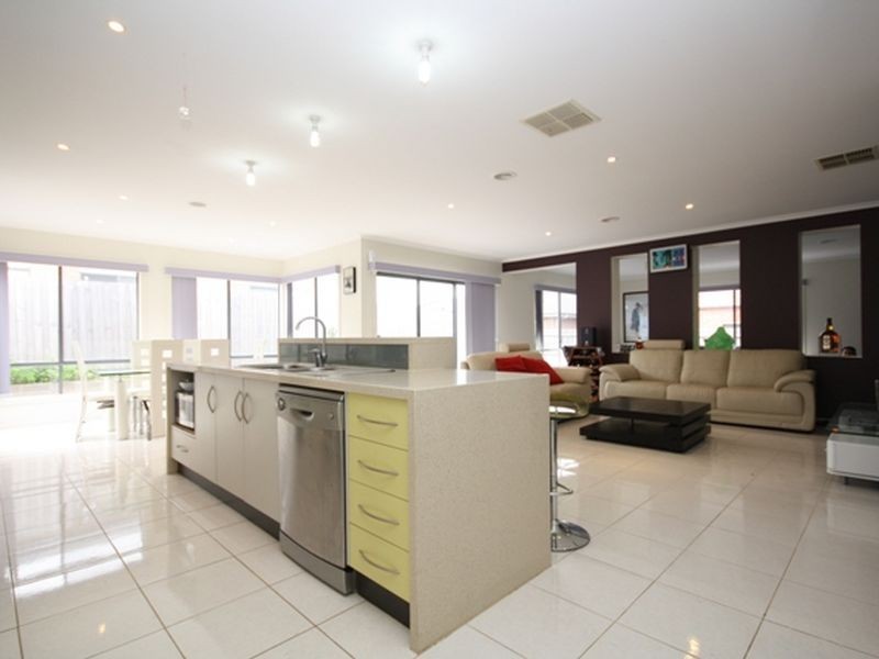 82 Aylmer Road, Lynbrook VIC 3975