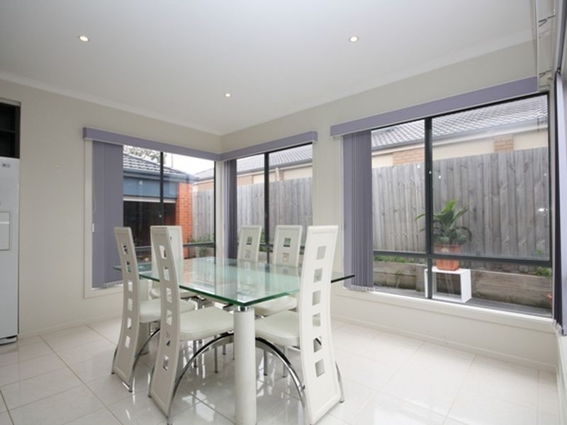 82 Aylmer Road, Lynbrook VIC 3975