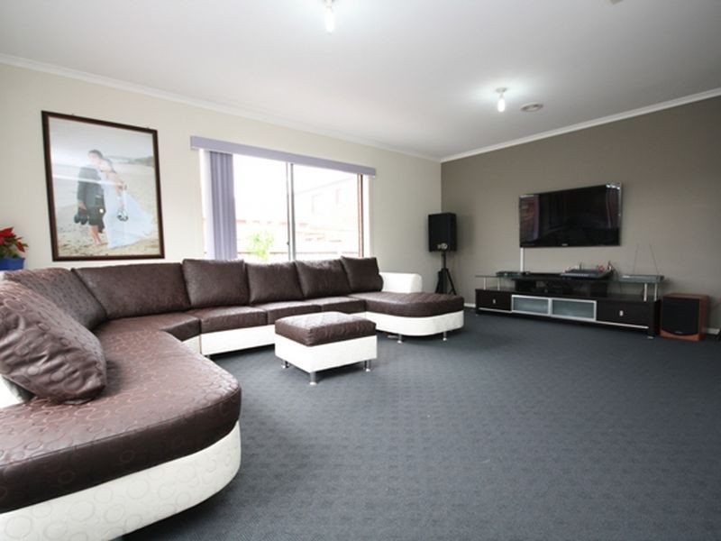 82 Aylmer Road, Lynbrook VIC 3975