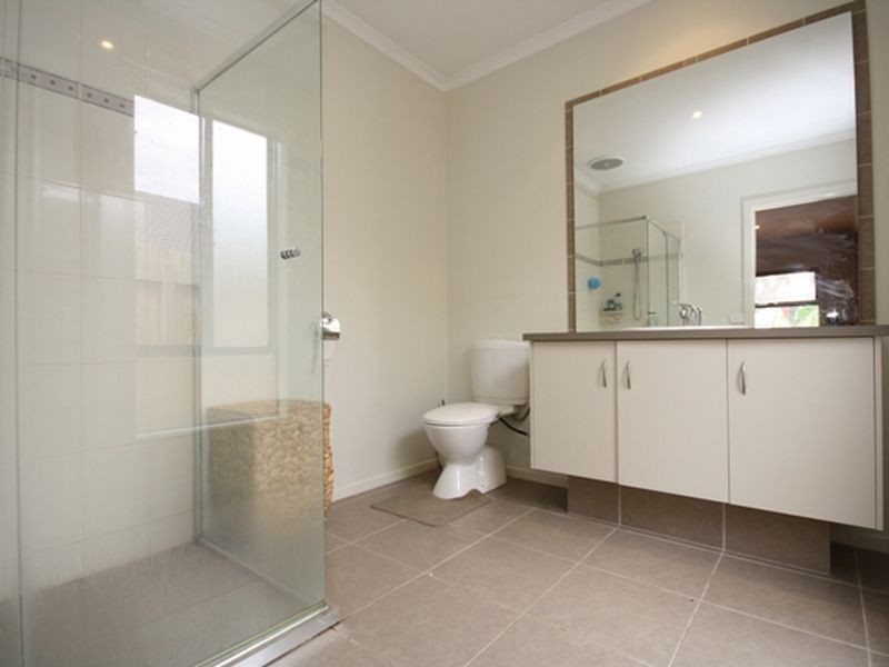 82 Aylmer Road, Lynbrook VIC 3975