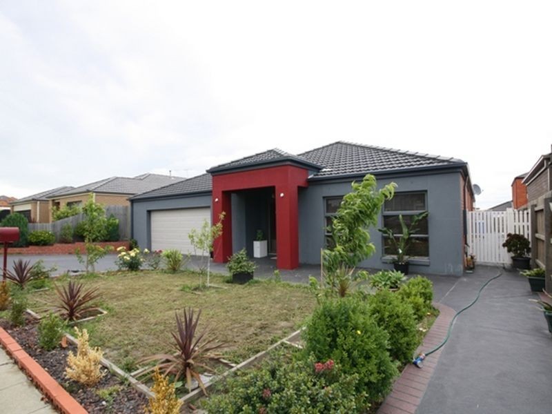 82 Aylmer Road, Lynbrook VIC 3975