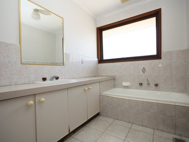 2 Bellbrook crt, Clayton South VIC 3169