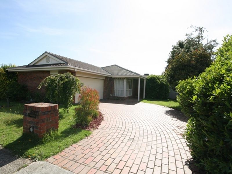 86 Waverley Park Drive, Cranbourne North VIC 3977
