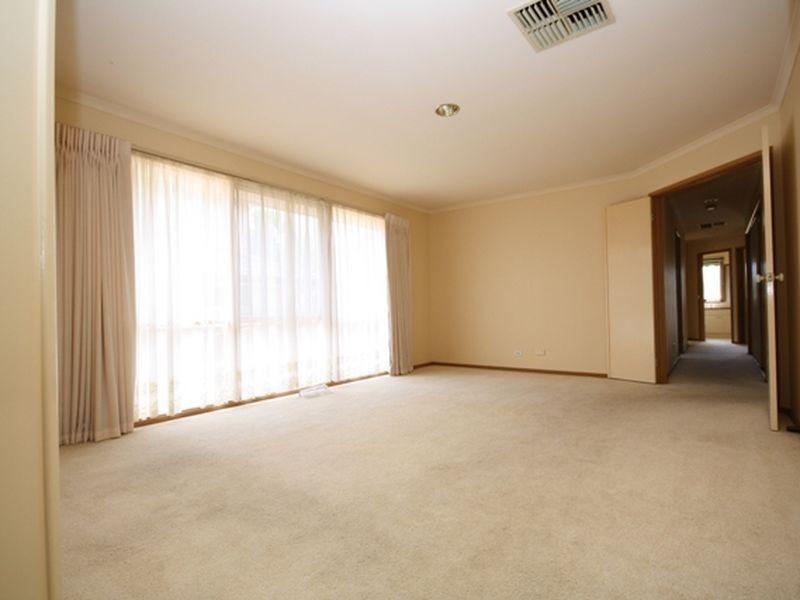 86 Waverley Park Drive, Cranbourne North VIC 3977