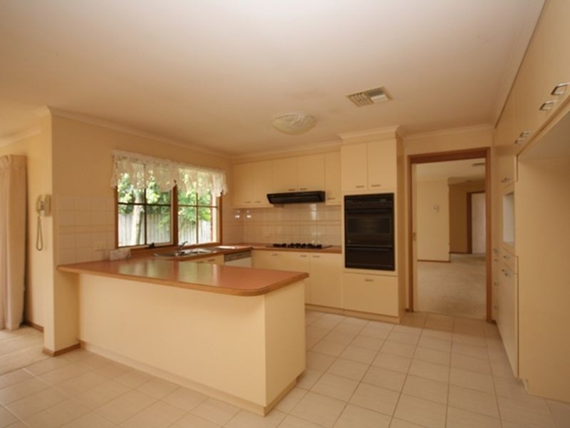 86 Waverley Park Drive, Cranbourne North VIC 3977