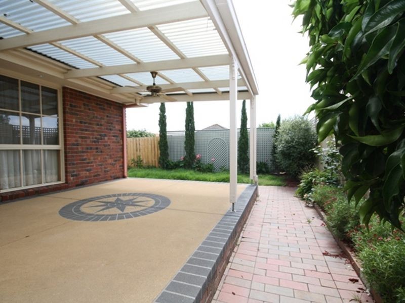 86 Waverley Park Drive, Cranbourne North VIC 3977