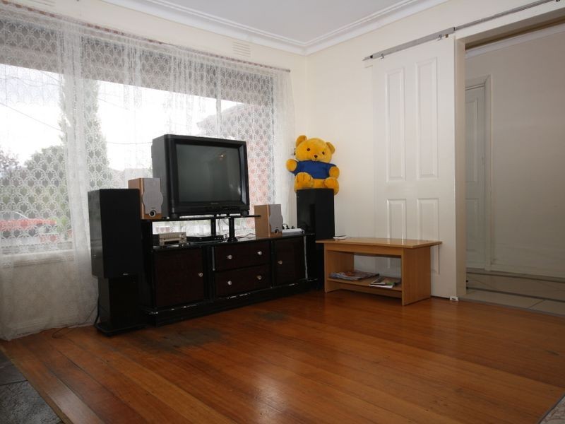 1/8 Burns Avenue, Clayton South VIC 3169