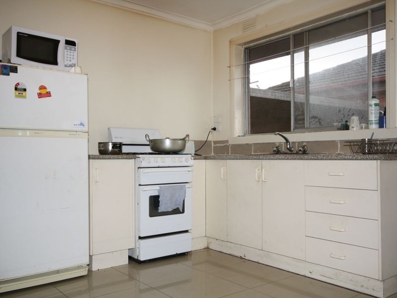 1/8 Burns Avenue, Clayton South VIC 3169