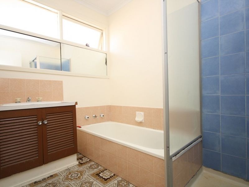 11 Beauvorno Avenue, Keysborough VIC 3173