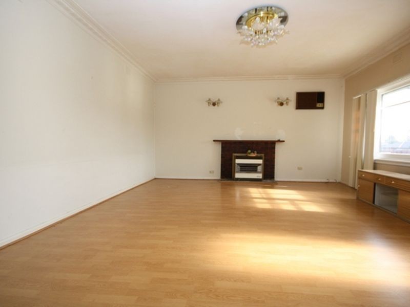 56 St James Avenue, Springvale VIC 3171