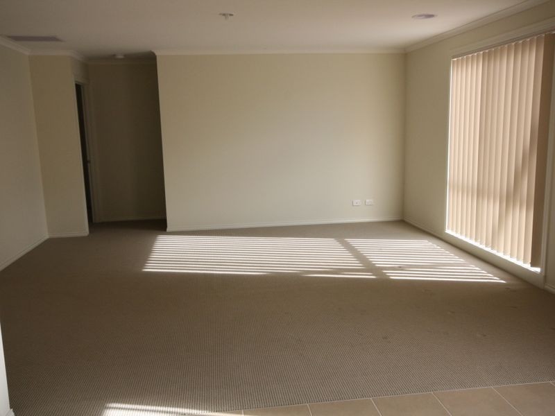 67 Diamond Parade, Skye VIC 3977