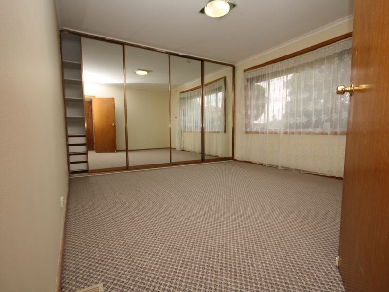 92 Oakwood Avenue, Noble Park North VIC 3174