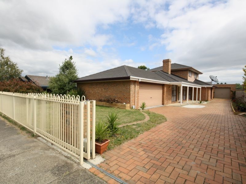 88 Waverley Park Drive, Cranbourne North VIC 3977