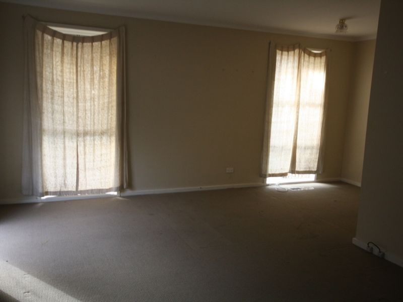 115 Somerville Rd, Hampton Park VIC 3976