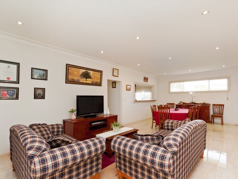 28 Elm Grove, Springvale VIC 3171