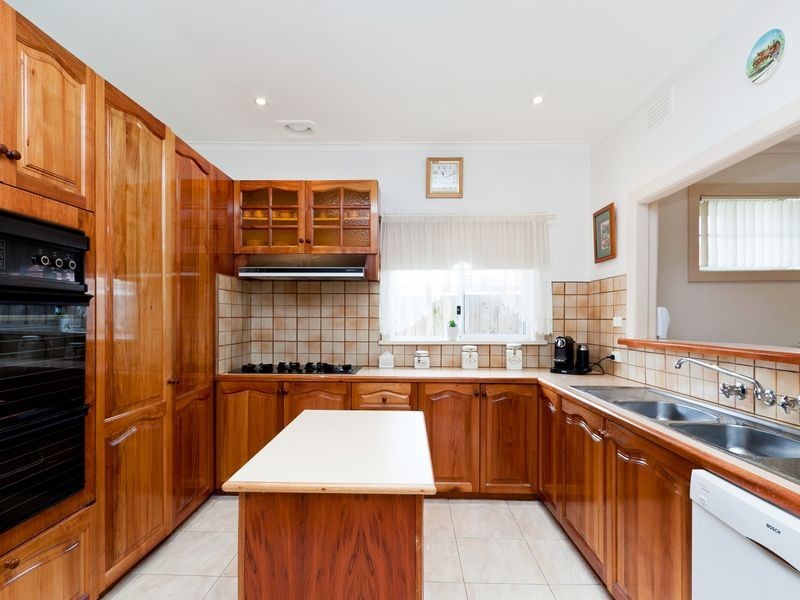 28 Elm Grove, Springvale VIC 3171