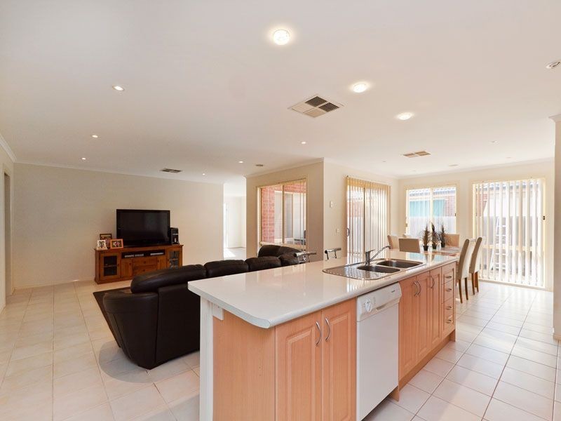 35 Astley Wynd, Lynbrook VIC 3975