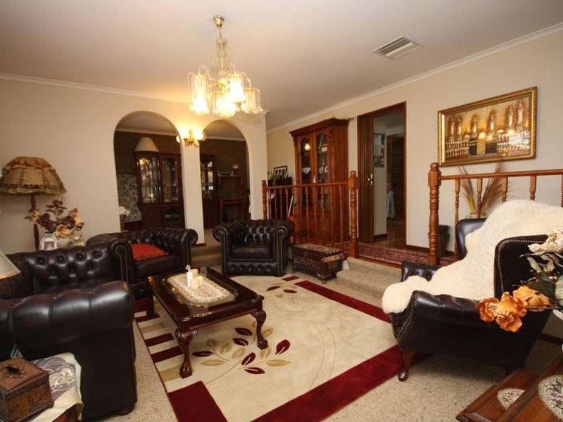 2 CHISHOLM CT, Springvale South VIC 3172