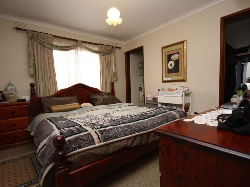 2 CHISHOLM CT, Springvale South VIC 3172