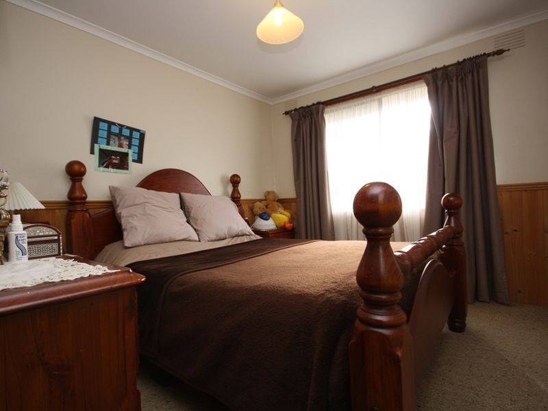 2 CHISHOLM CT, Springvale South VIC 3172