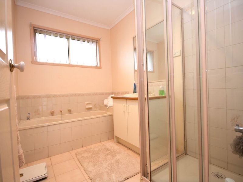 2 CEDAR COURT, Oakleigh South VIC 3167