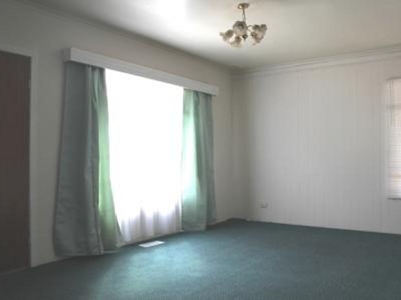 121 Power Avenue (MELWAY 69 J1), Chadstone VIC 3148