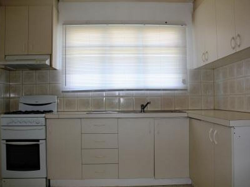 121 Power Avenue (MELWAY 69 J1), Chadstone VIC 3148