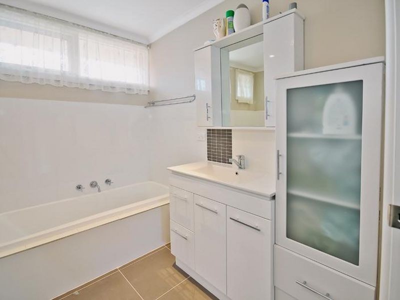 11 Worsley Avenue, Clayton South VIC 3169